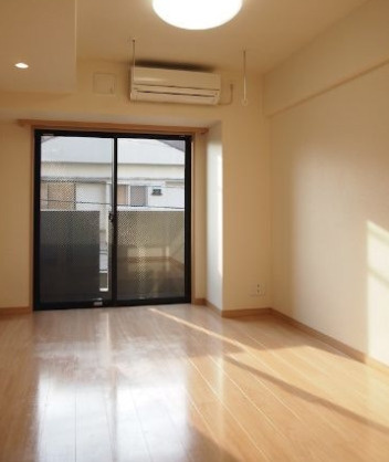 中野区新井４丁目の賃貸マンションの居間・リビング