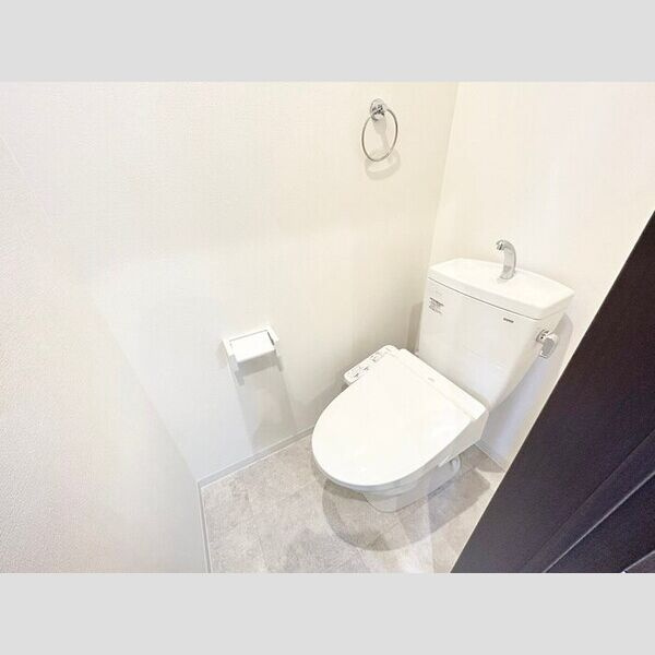 East Garage Placeのトイレ