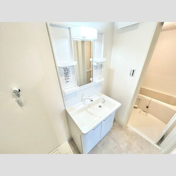 East Garage Placeの洗面所