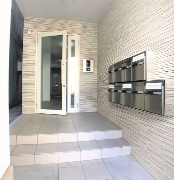 グランレーヴ千代田のエントランス