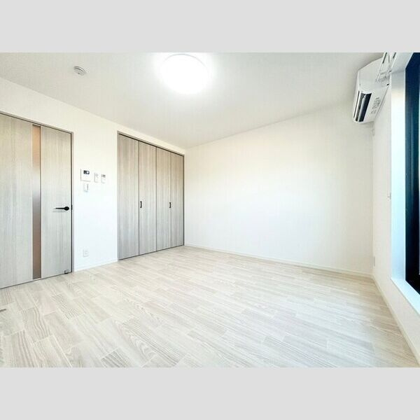 East Garage Placeの寝室