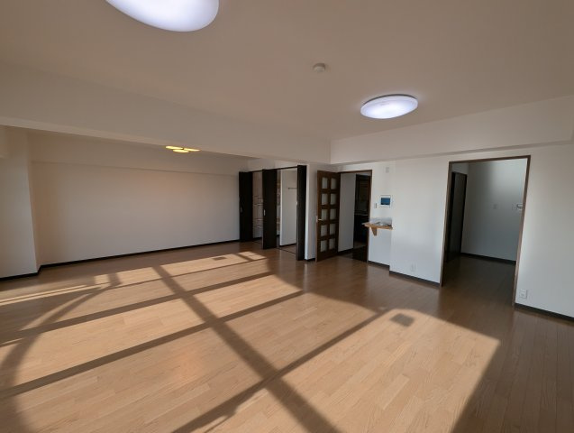 シャンテ川西4号の居間・リビング