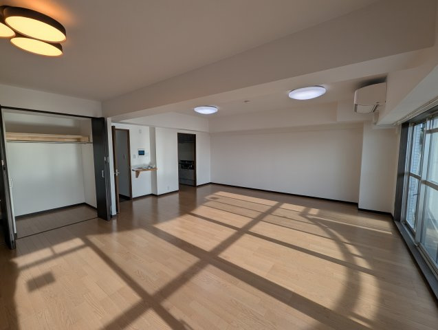 シャンテ川西4号の居間・リビング