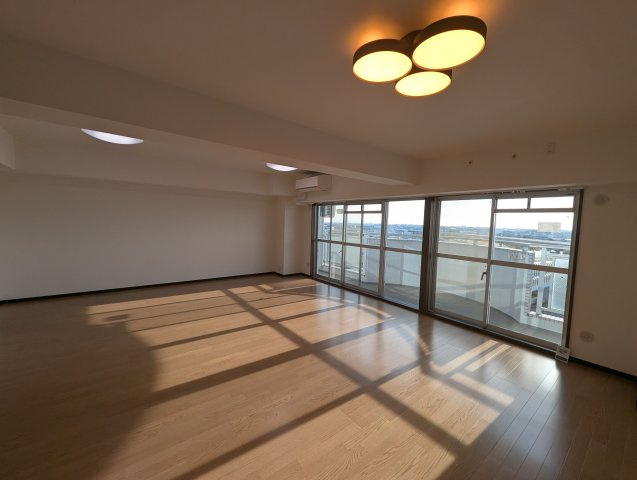 シャンテ川西4号の居間・リビング