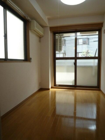 中野区大和町３丁目の賃貸マンションの居間・リビング