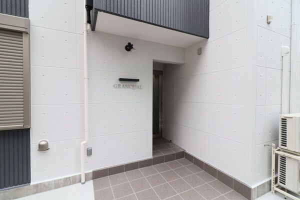 グランクオール日ノ出町のエントランス