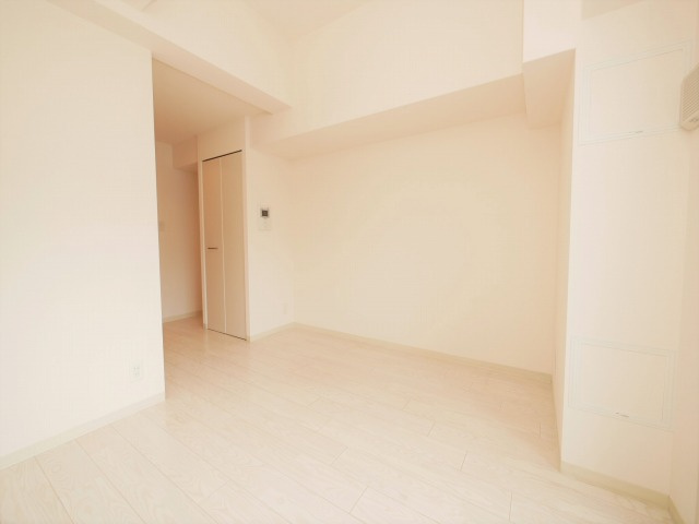 プレサンスタワー難波WESTの洋室