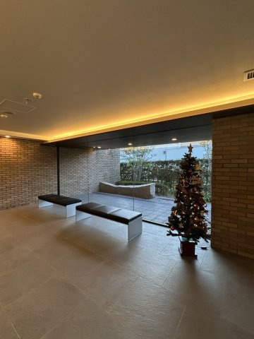 ウェリス南持田緑彩苑のエントランス