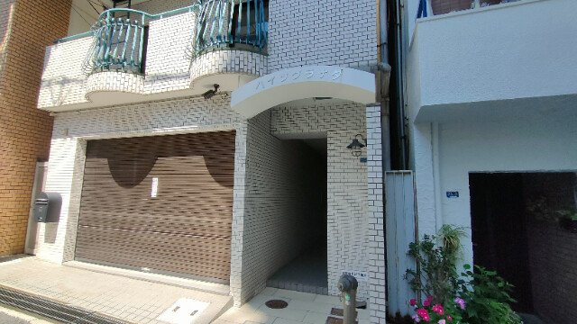 ハイツグラナダのエントランス