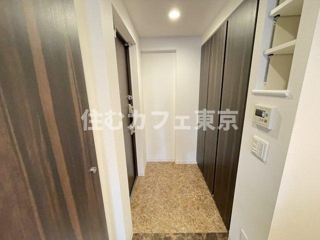 レジディア国立の玄関|落ち着いた色合いの玄関です※別部屋写真