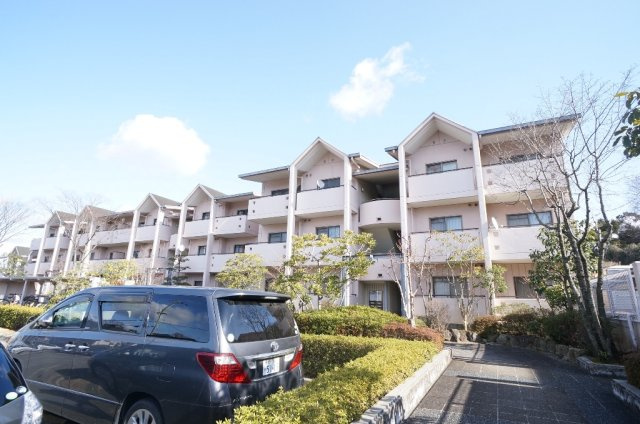 ＨＩＬＬ　ＣＲＥＳＴあやめ池