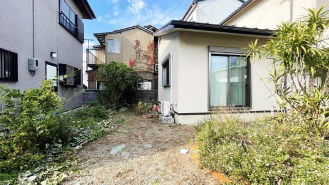下助任町１丁目10-20の庭