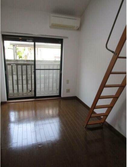 中野区本町４丁目のアパートの居間・リビング