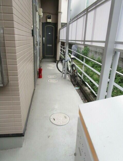 中野区本町４丁目のアパートのエントランス