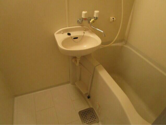 中野区本町４丁目のアパートの浴室