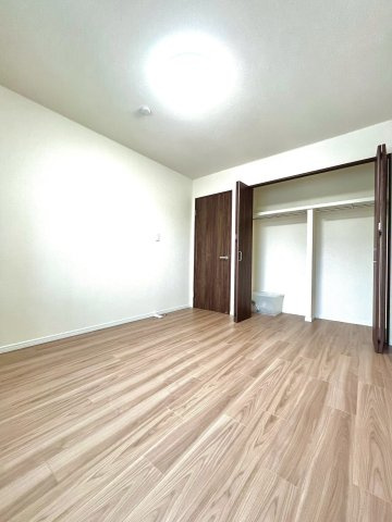 クリーンリバー桑園の洋室