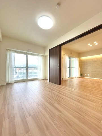 クリーンリバー桑園の洋室