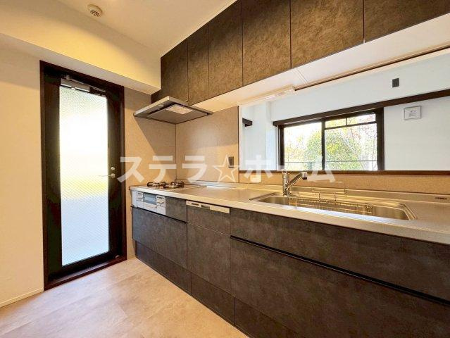 セントラルパレス東豊中のキッチン|コンパクトなキッチンで掃除もラクラク