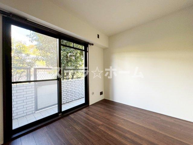 セントラルパレス東豊中の洋室|明るい洋室です