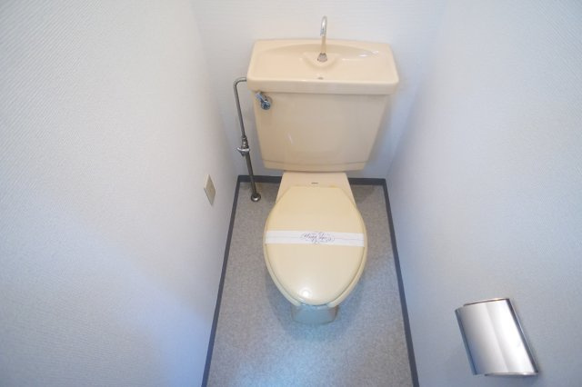 奈良市法華寺町の賃貸マンションのトイレ