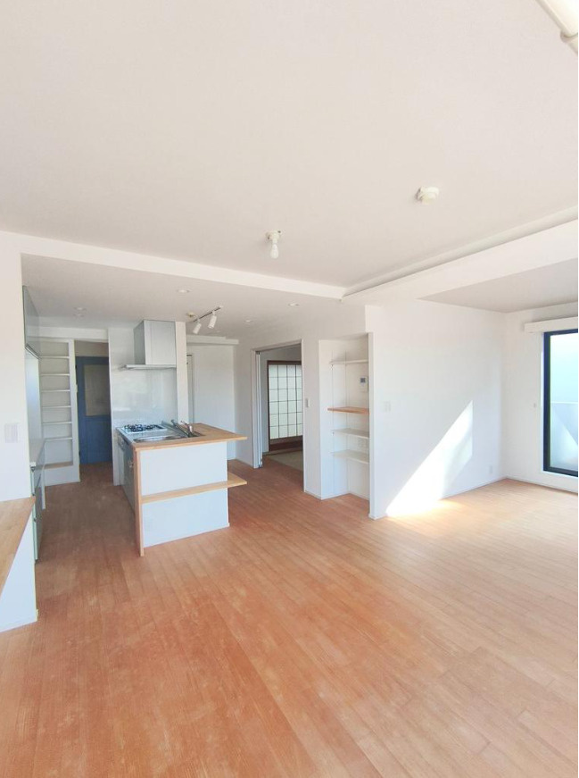 コスモ三ツ池公園【仲介手数料無料】の居間・リビング