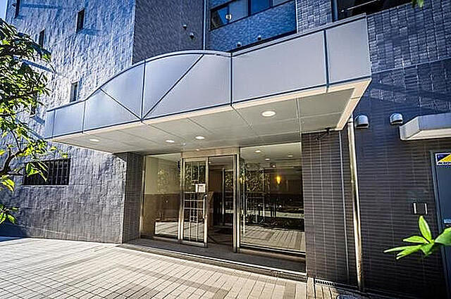 新宿区西早稲田２丁目の賃貸マンションのエントランス