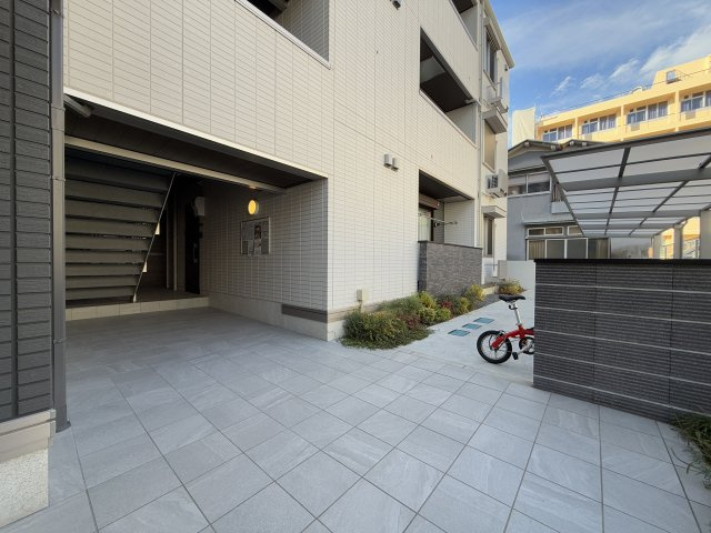 パートリア　ネモフィラのエントランス