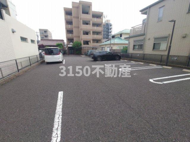 ヴァンベール加納の駐車場