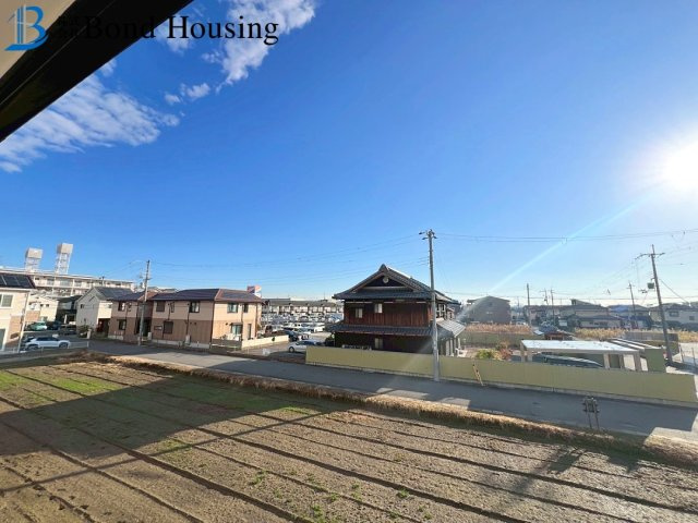 お車３台駐車可・小中学校約10分圏内　玉津町出合　築26年の前面道路含む現地写真