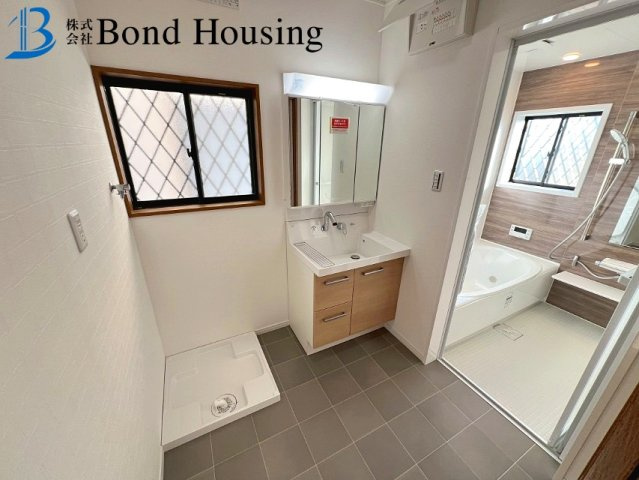 お車３台駐車可・小中学校約10分圏内　玉津町出合　築26年の独立洗面台