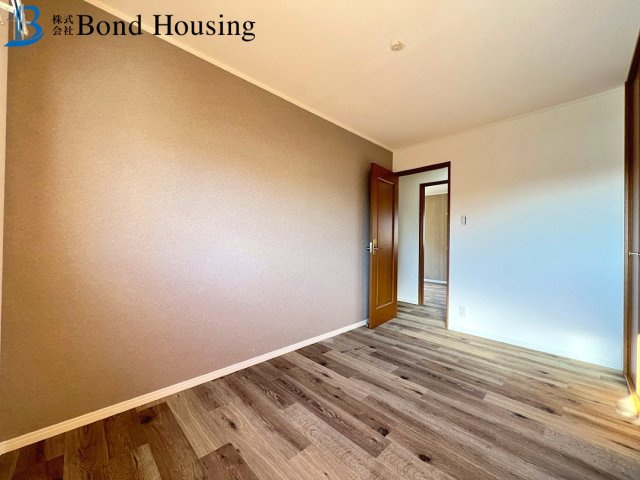 お車３台駐車可・小中学校約10分圏内　玉津町出合　築26年の洋室