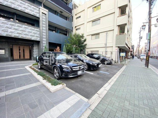 プレサンス THE 栄の駐車場