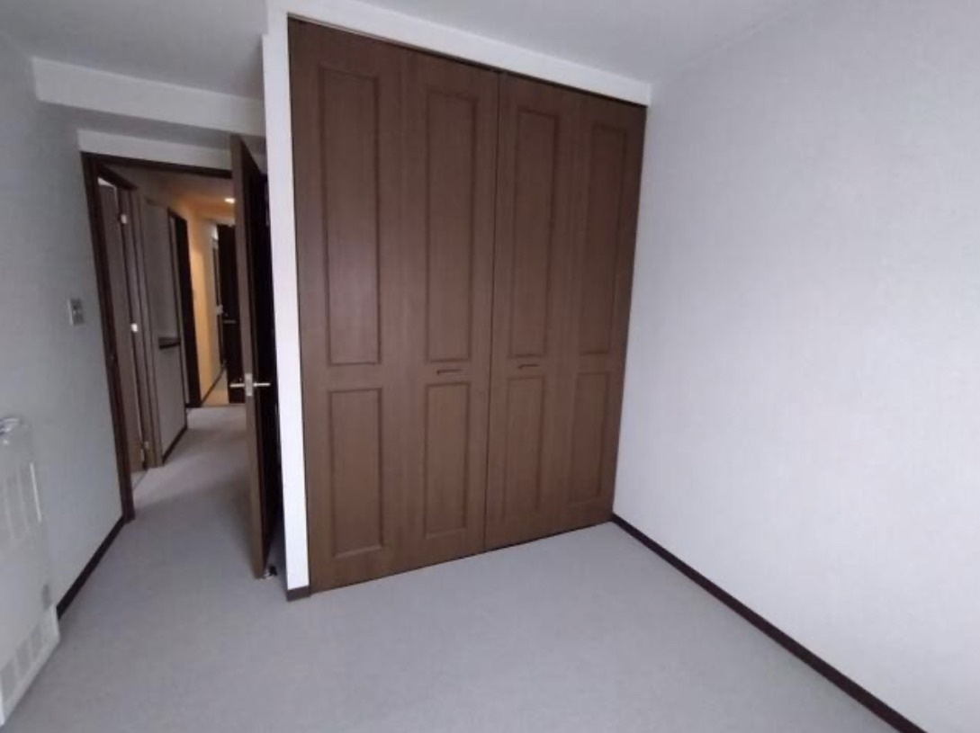 ヴィルヌーブ山の手2の洋室