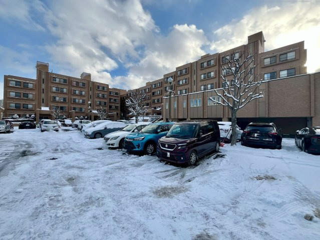 ヴィルヌーブ山の手2の駐車場