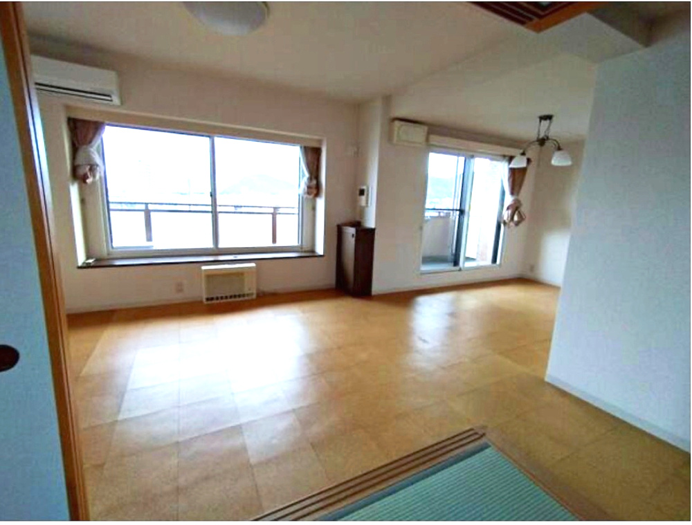 ヴィルヌーブ山の手2の居間・リビング