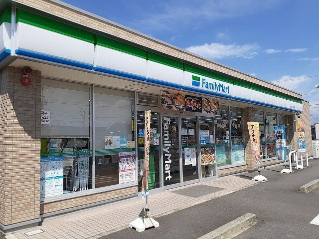 Ｍａｋａｐｕ’ｕ　Ⅰの周辺|ファミリーマート岐阜下川手店まで450m