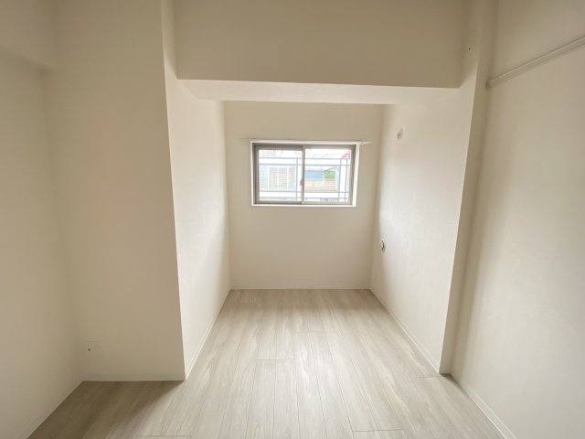 ＪＵ　ＴＯＷＥＲ　ＦＲＯＮＴ　北斎Ｓｔの洋室