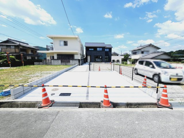 山口町名来2丁目新築戸建の駐車場|■カースペース2～3台(車種・サイズによる)