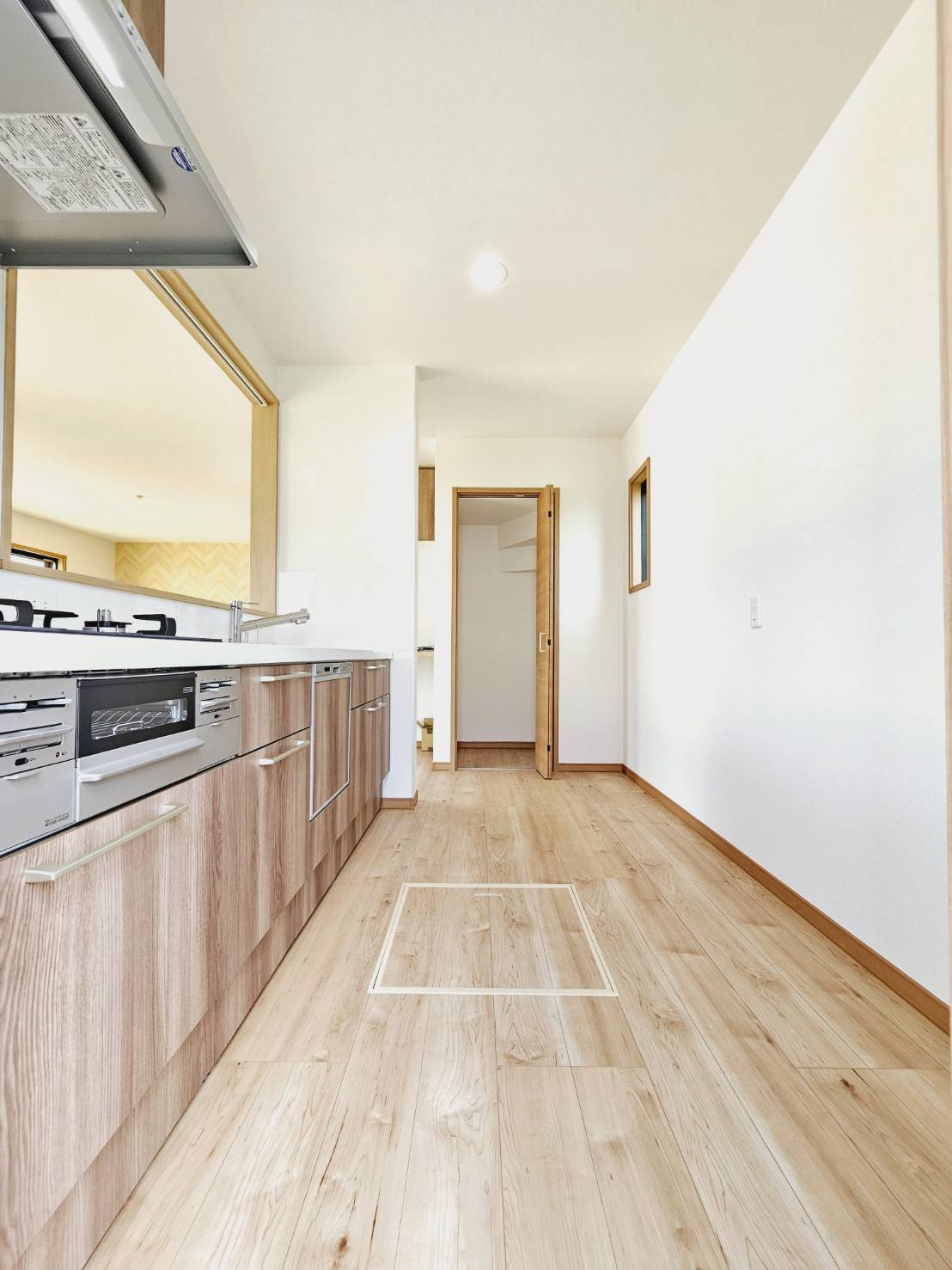 山口町名来2丁目新築戸建のキッチン|■キッチンスペース■床下収納■キッチン脇収納