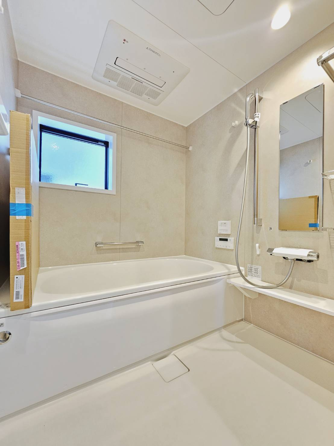 山口町名来2丁目新築戸建の浴室|■足を伸ばしてくつろげる浴室■1日の疲れを癒してください■浴室暖房乾燥機