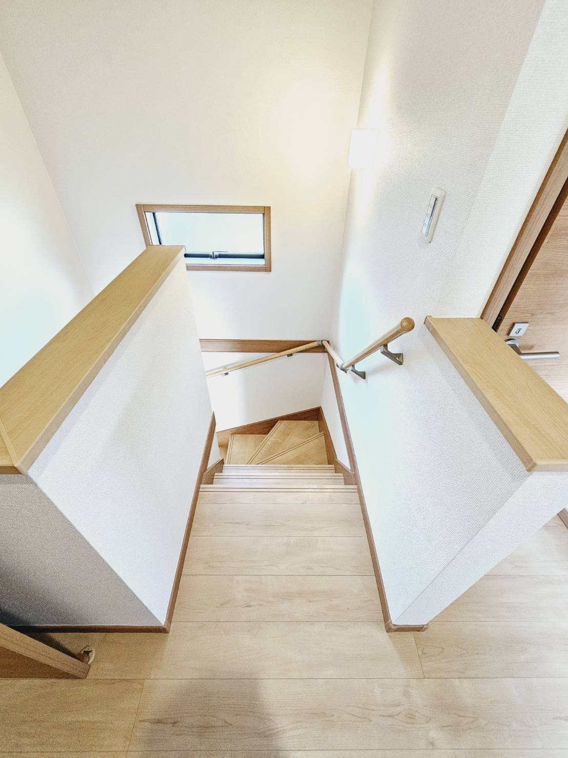 山口町名来2丁目新築戸建のその他|■2階階段■手すり付き