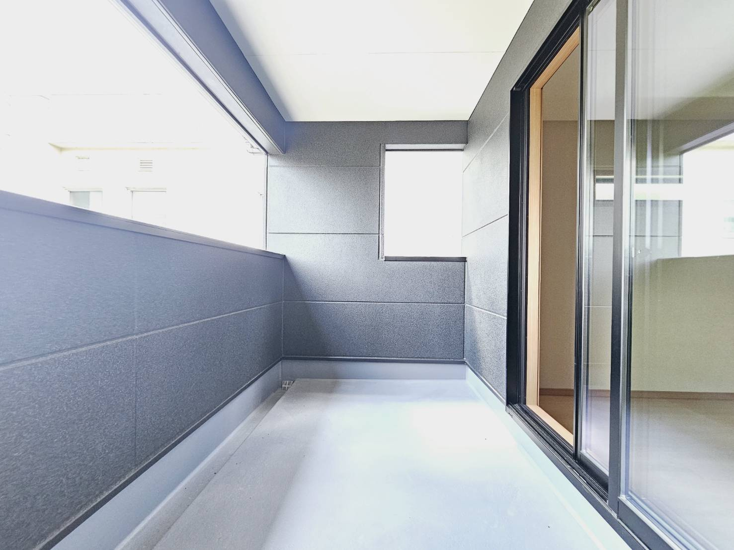 山口町名来2丁目新築戸建のバルコニー|■南向きインナーバルコニー■屋根があるので、ちょっとした雨除けになります