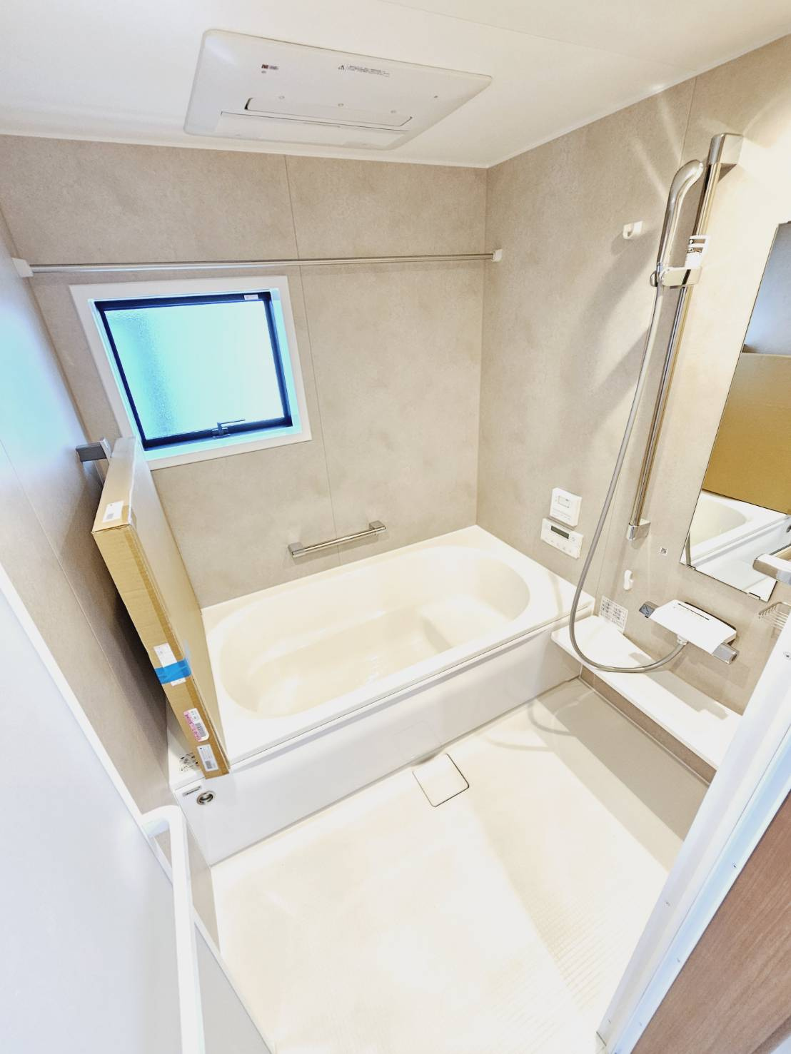 山口町名来2丁目新築戸建の浴室|■足を伸ばしてくつろげる浴室■1日の疲れを癒してください■浴室暖房乾燥機