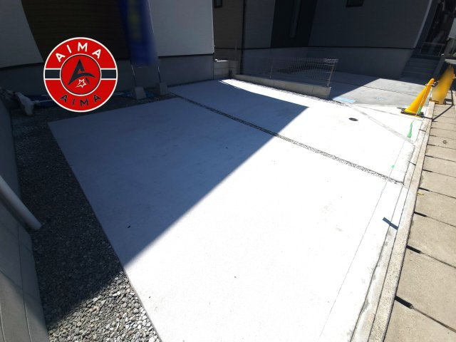 福岡市南区弥永2丁目第3-2棟（1号棟）の駐車場|広々した駐車場になります。3台並列駐車となります。