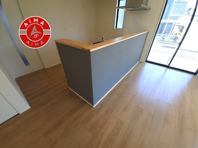 福岡市南区弥永2丁目第3-2棟（1号棟）のダイニング|キッチンから立ち込める香りが今日の料理を期待させます。