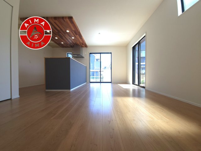 福岡市南区弥永2丁目第3-2棟（1号棟）の居間・リビング|ご家族を近くに感じられる対面キッチンのLDK。会話もはずみそうですね。