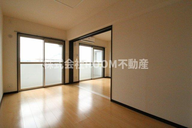 Still上東の寝室|広くて明るい寝室