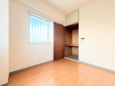 【洋室】 | 藤和中山コープ | ◆暮らし心地を大きく左右する収納を、適材適所に配置し使い勝手を考慮しました。空間を余すところなく有効利用した収納は生活空間をより上質なものにしてくれるでしょう。