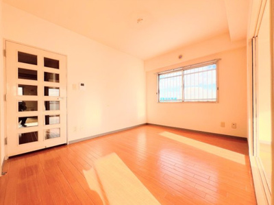 【居間・リビング】 | 藤和中山コープ | ◆リビングは一日中太陽の光が射し込みます。家族が集まる空間は、自然と笑顔が溢れます！