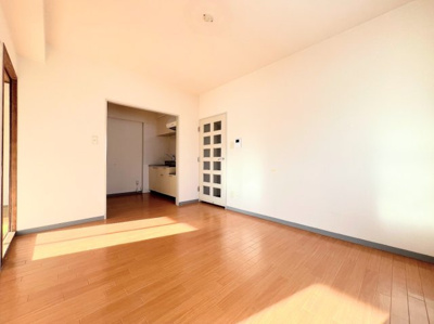 【居間・リビング】 | 藤和中山コープ | ◆ご家族の会話がはずむ、開放的なＬＤＫです。休日はお陽さまの光をたっぷりととりこめるぽかぽかリビングで過ごしませんか？